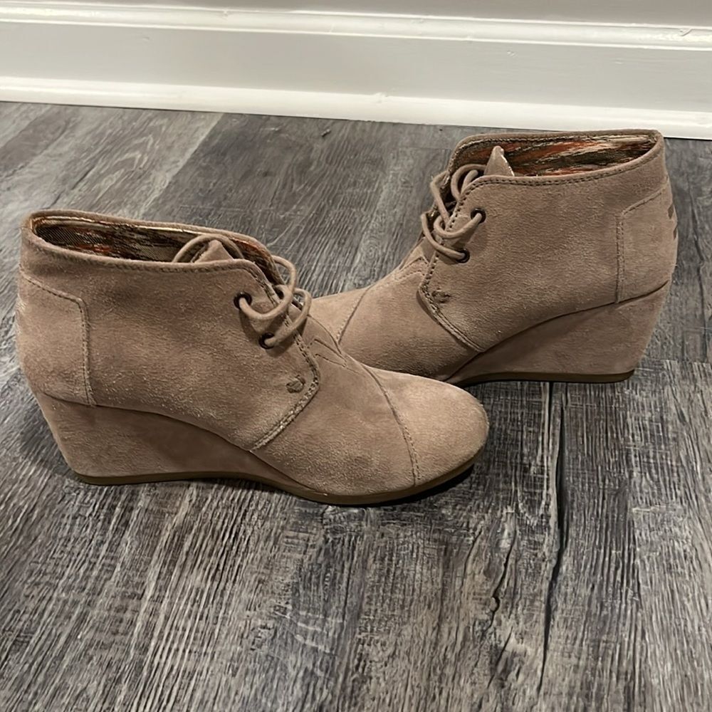 Tom’s bootie wedges beige - LIKE NEW - W6.5 - Picture 7 of 9